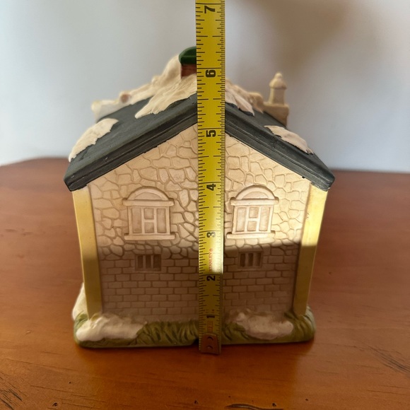 🎄Christmas Village - Police Station 🎄 - Picture 8 of 9